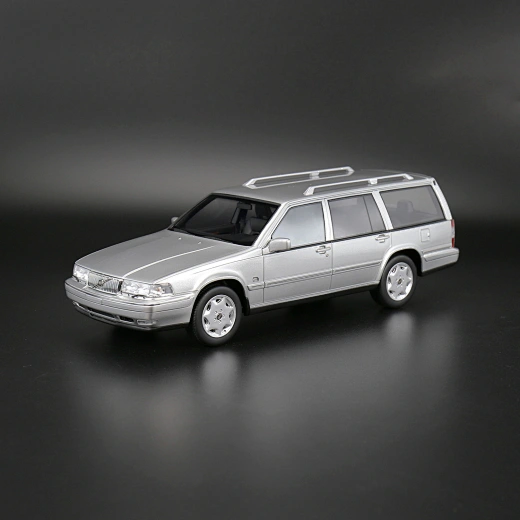 Radscale Collection RM-0032 Volvo 960 Estate Silver – 1/18 Prévente